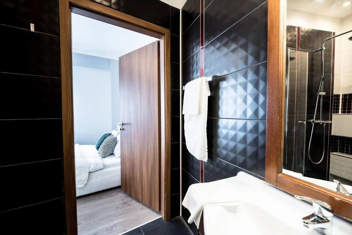 Ultra Central Large Home With Ac And Balcony Budapest