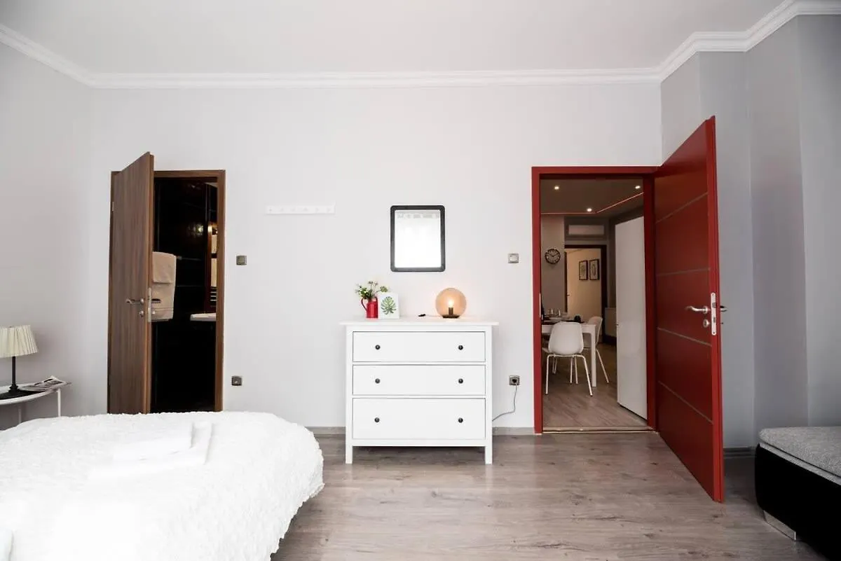 Ultra Central Large Home With Ac And Balcony Budapest 0*,  Hungría