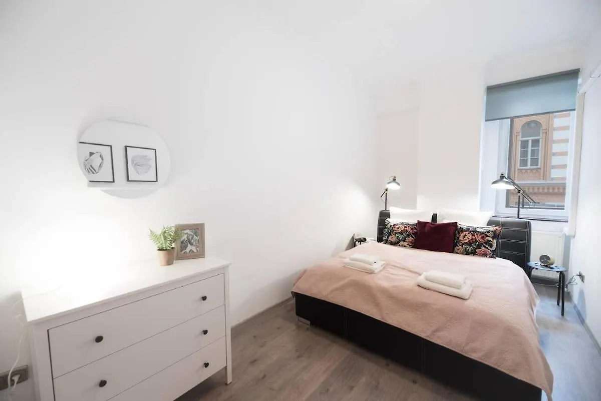 Ultra Central Large Home With Ac And Balcony Budapest